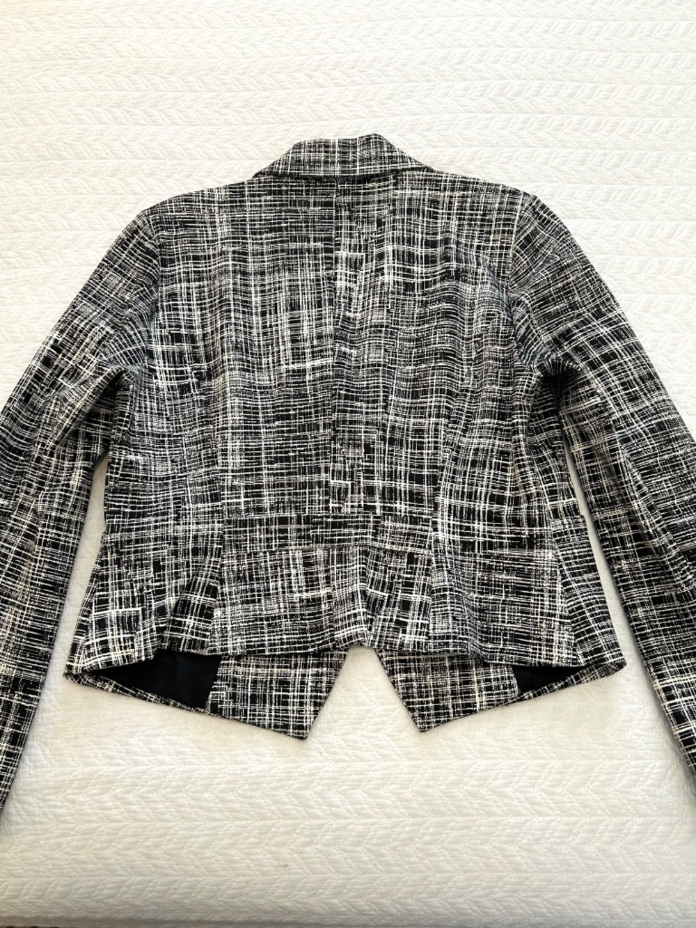 Like New Amanda+Chelsea Black and Off White Ponte Cropped Blazer Size 12 - Picture 7 of 15